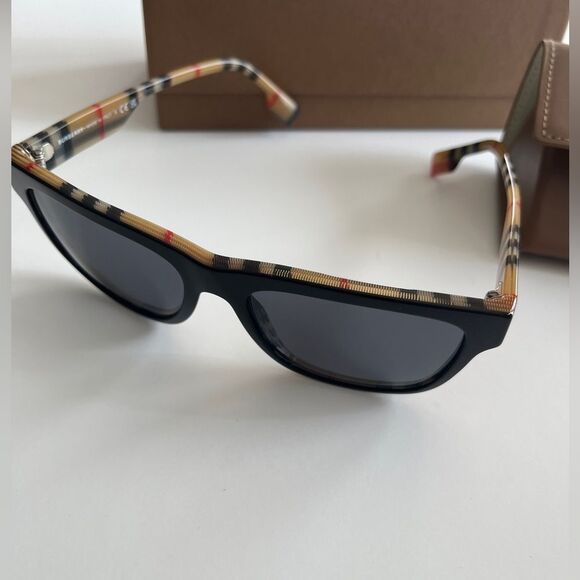 💯 authentic iconic Burberry unisex square sunglasses - Picture 3 of 8